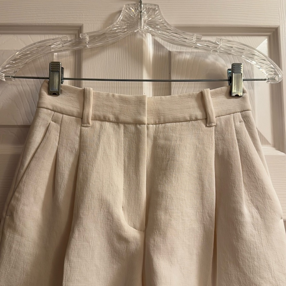 Aritzia Wilfred Light Birch Effortless 5in Shorts 0 - Picture 2 of 10